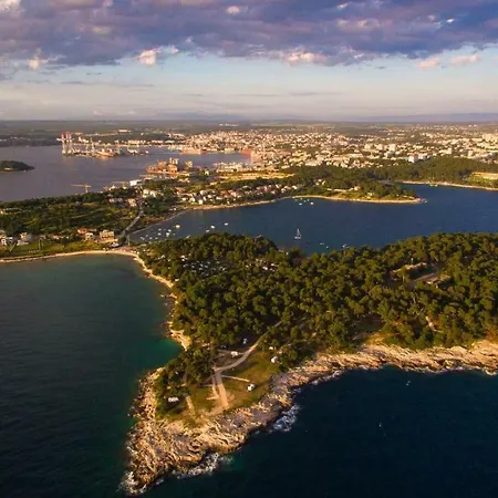 Adriatic بولا